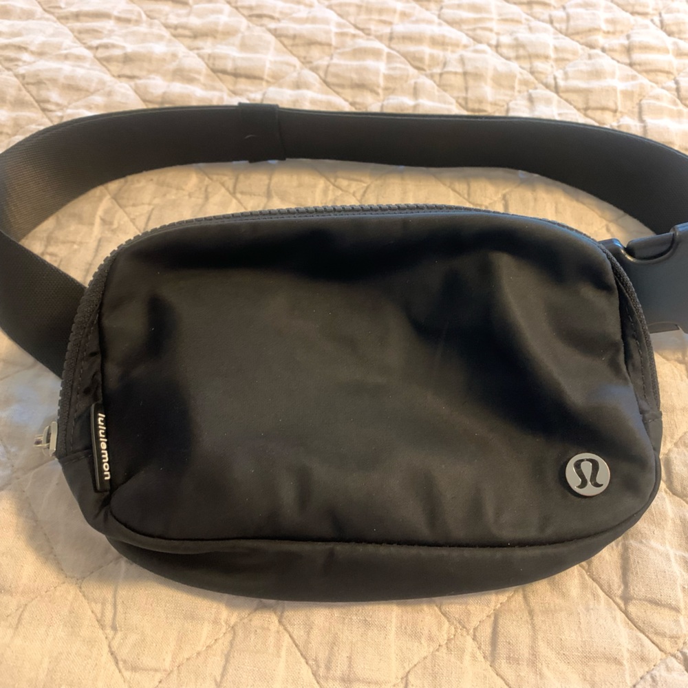 Lululemon Everywhere Belt Bag 1L